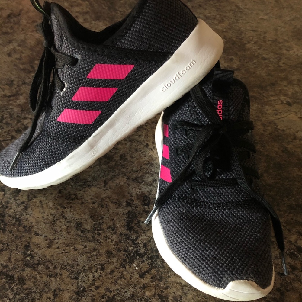 Kids adidas shoes. Vguc. Size 2.5